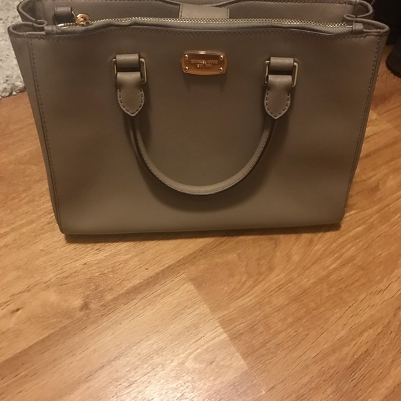 NEW WITHOUT TAGS MICHAEL KORS BAG AND WALLET - Picture 2 of 4